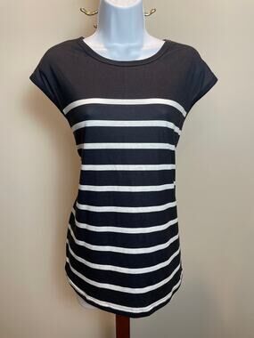 XIEERDUO Classic Black & White Striped Short Sleeve Top Size M (NWT)